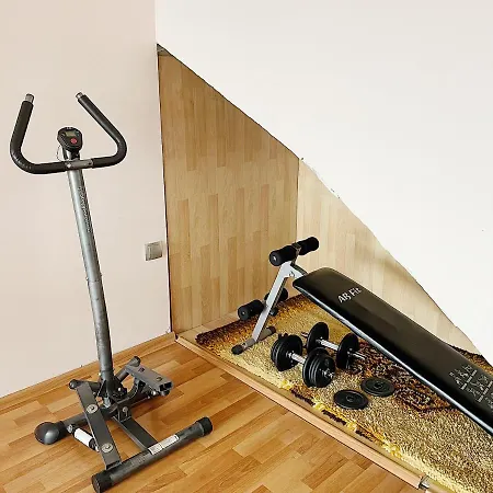 Spacious And Bright Maisonette Center Apartment *