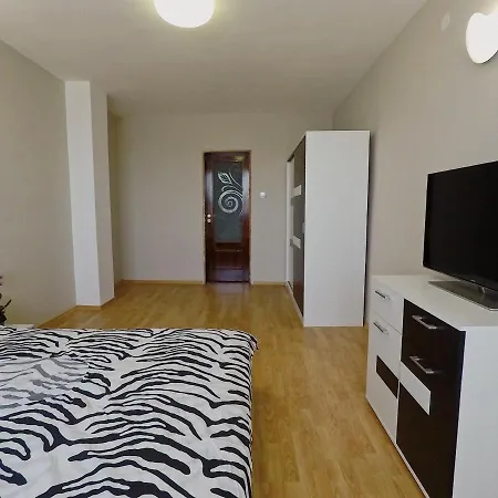 Apartment Spacious And Bright Maisonette Center