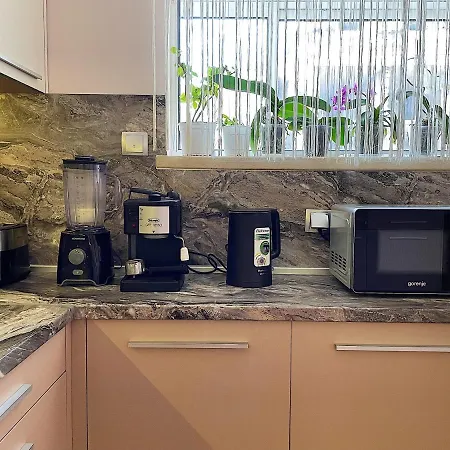 Spacious And Bright Maisonette Center アパート *