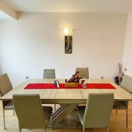 アパート Spacious And Bright Maisonette Center ヴァルナ