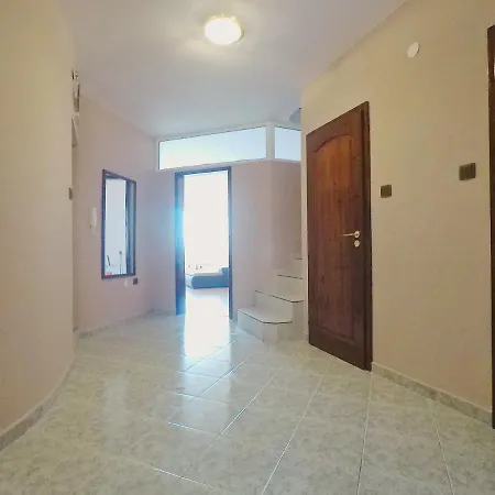 Spacious And Bright Maisonette Center ヴァルナ