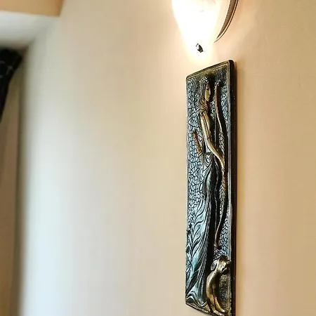 Spacious And Bright Maisonette Center