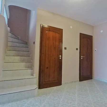 アパート Spacious And Bright Maisonette Center ヴァルナ