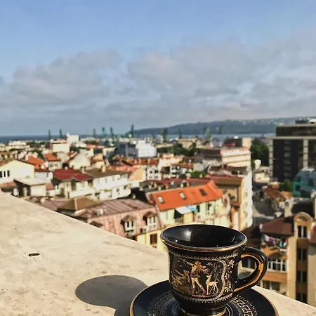 Spacious And Bright Maisonette Center アパート *