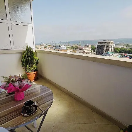 Spacious And Bright Maisonette Center アパート ヴァルナ