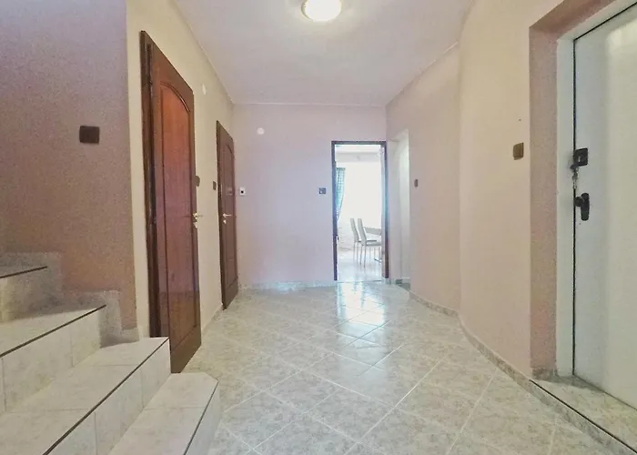 Spacious&bright Maisonette Center