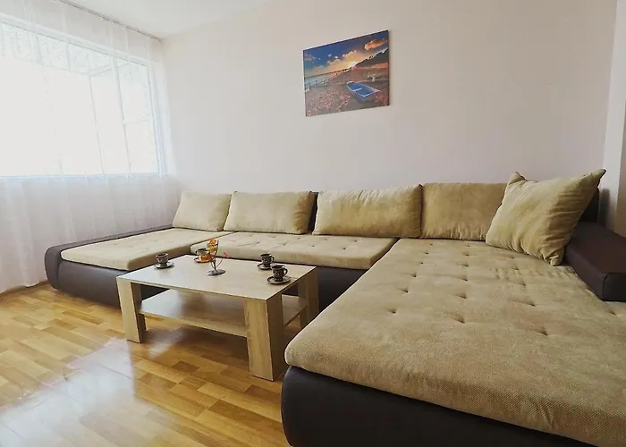 Spacious&bright Maisonette Center