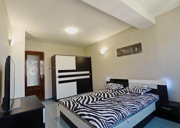 Spacious&bright Maisonette Center *